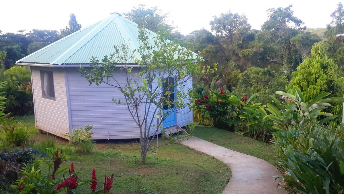 Bungalow 1 km away from the beach with shared pool