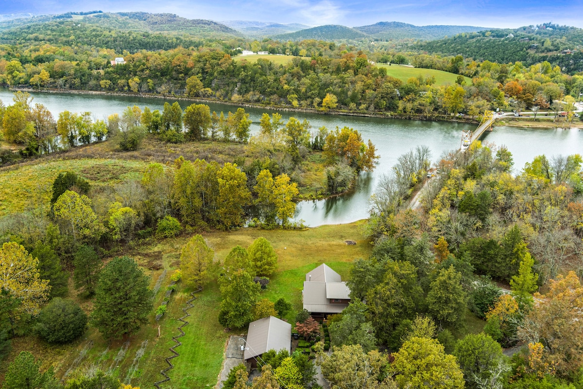 Papas Place-River Front Cabin-By DT Eureka Springs