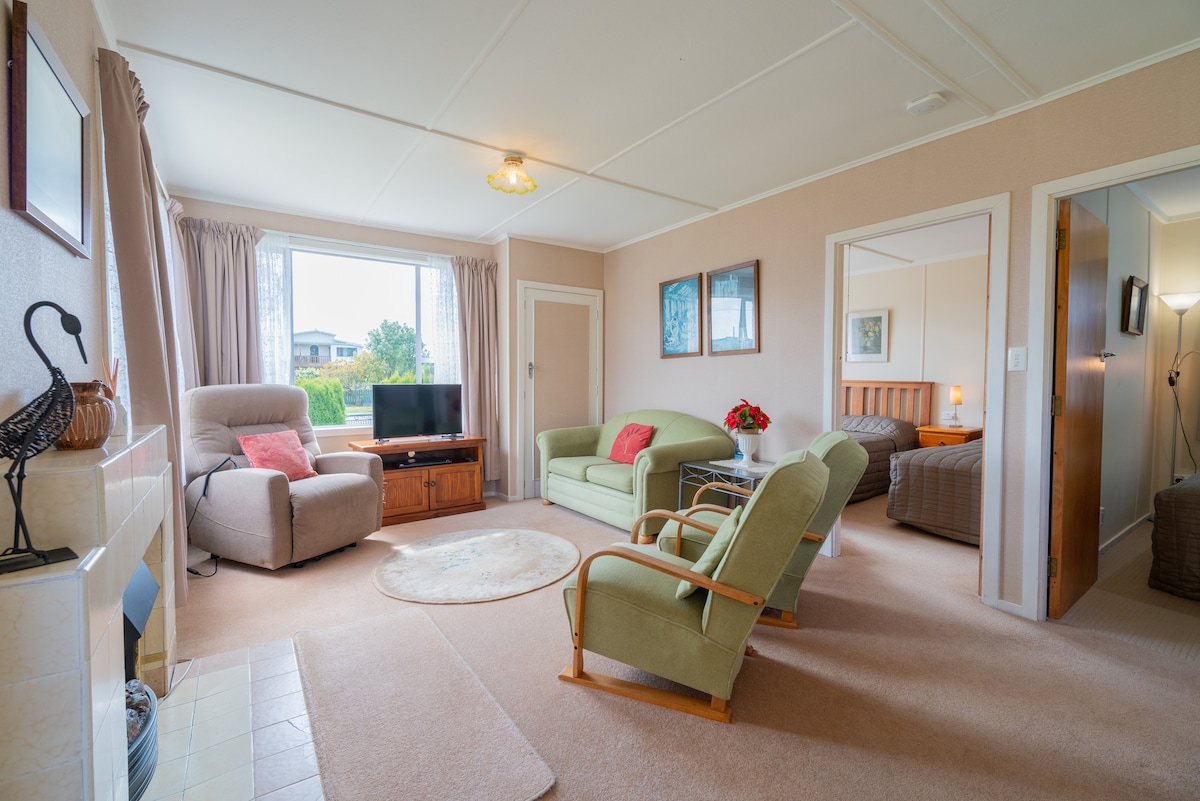 Rustlein Cottage - Te Anau Holiday Home