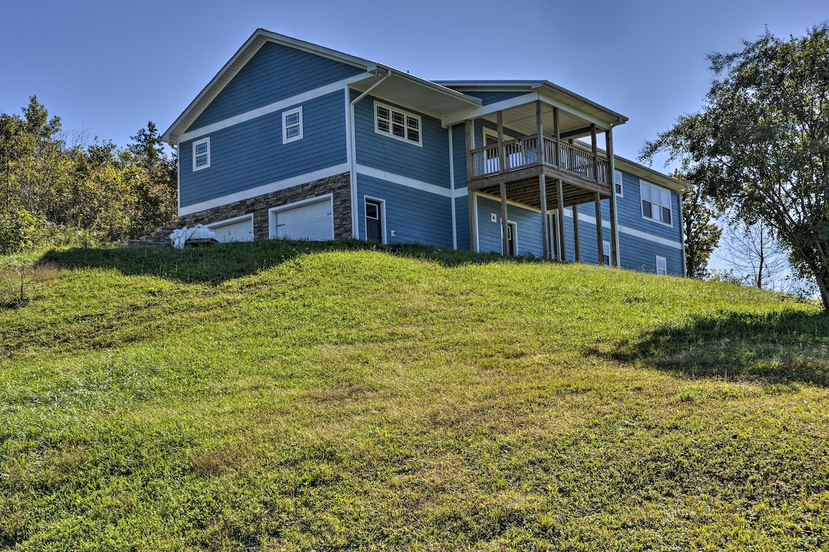 Trenton House w/Mountain Views, Fire Pit & Grill!