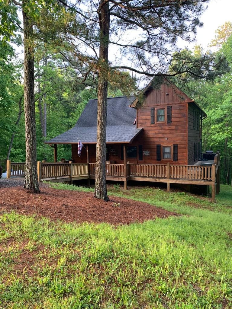 Blackberry Hill: A Dog Friendly Cabin in the Woods