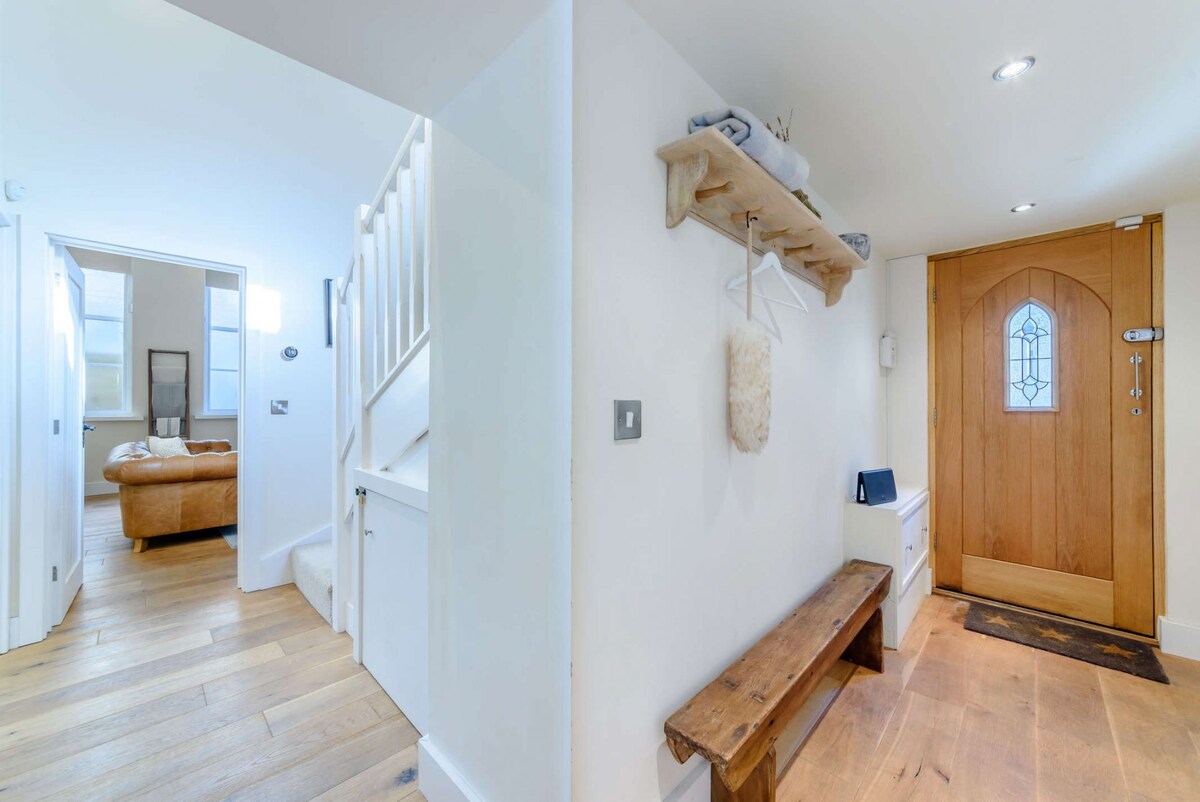 Family friendly Cotswold holiday home -Church Mews