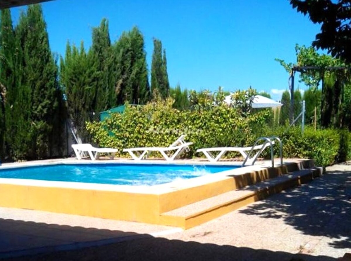 Villa for 13 ppl. with swimming-pool at Chimeneas