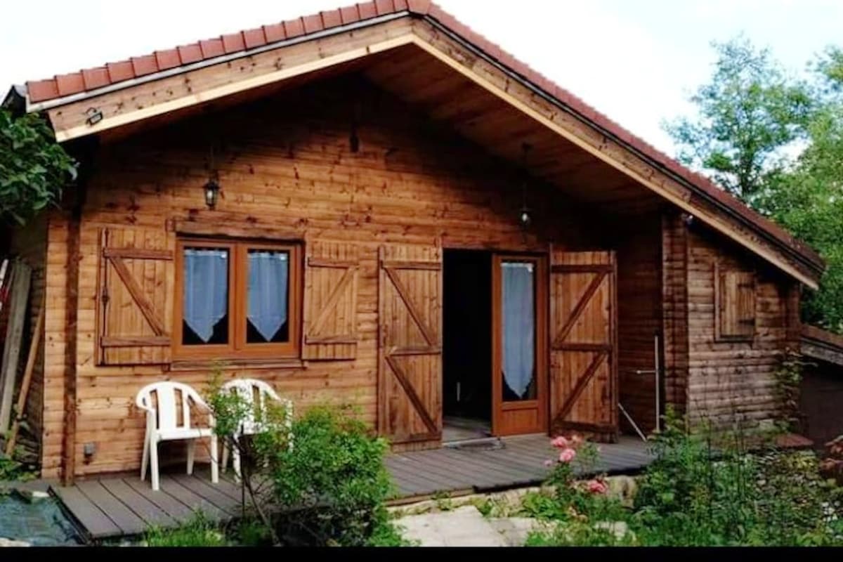 Chalet with shared pool, sauna, jacuzzi and spa