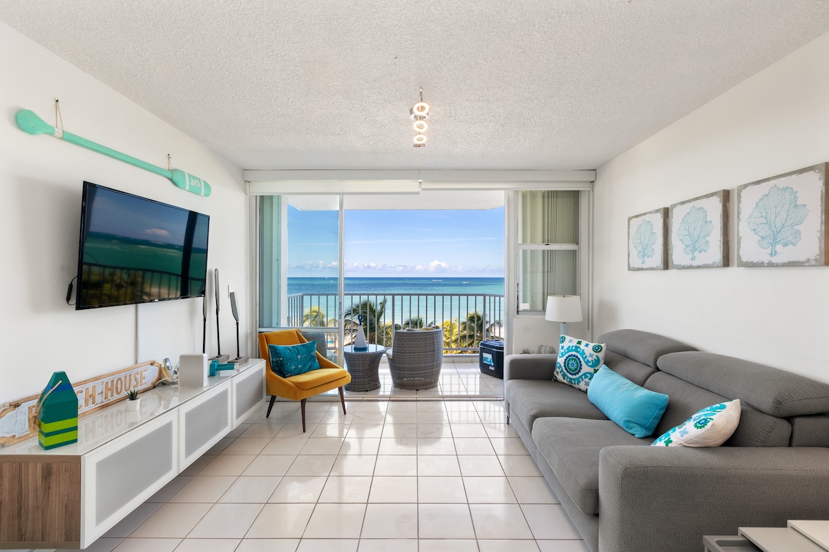 The Oceanscape | Right on the Beach 2 bedroom apar