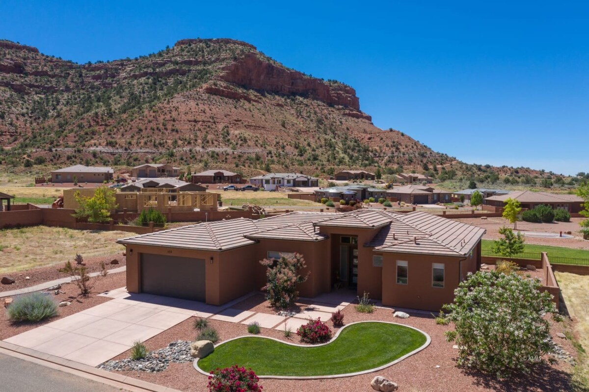 Contemporary Desert Home in Kanab, Pets Welcome!