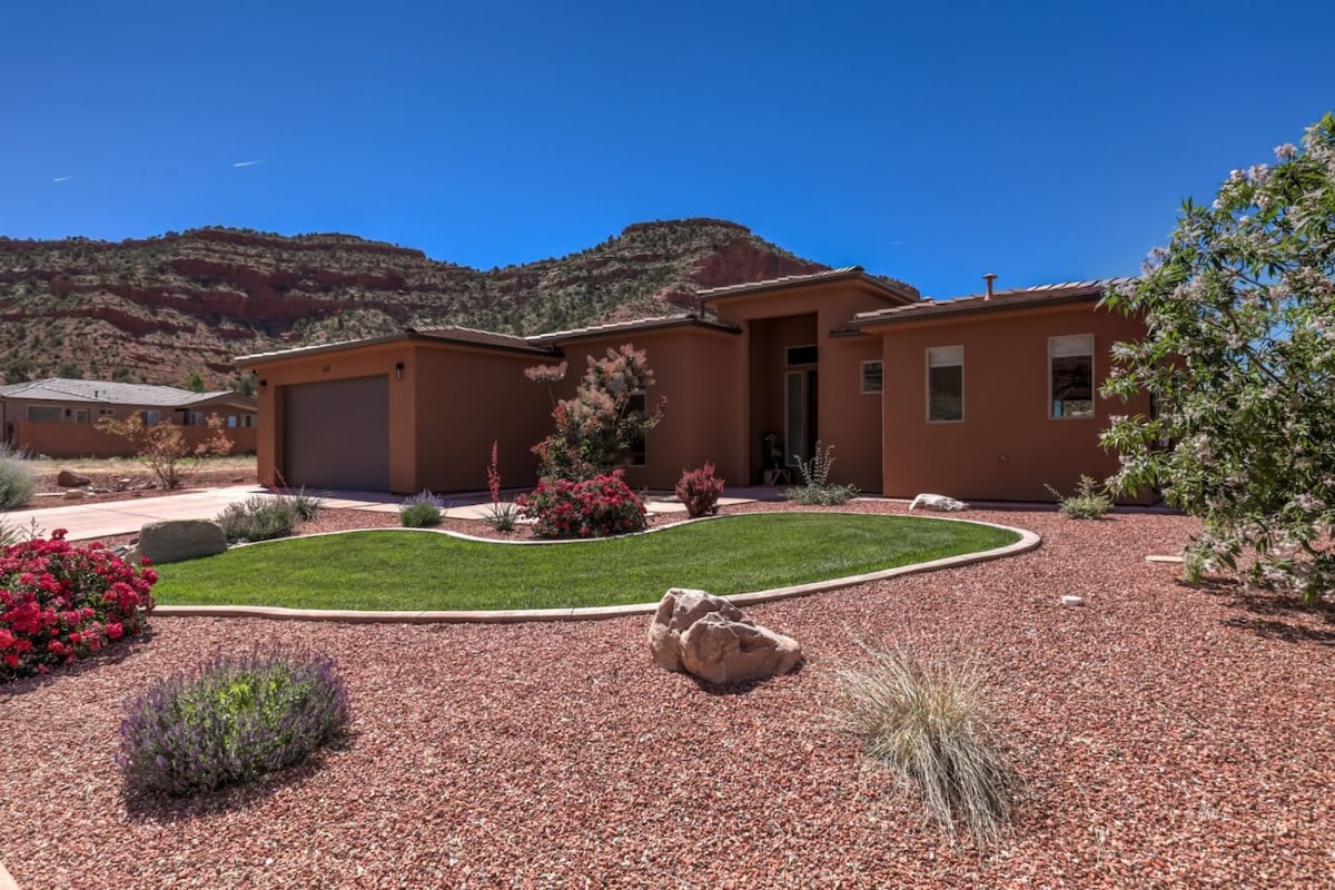 Contemporary Desert Home in Kanab, Pets Welcome!