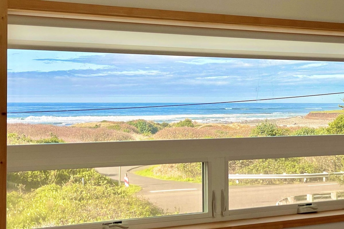 Ocean View! Dog Friendly!  ~Stonefield Beach House