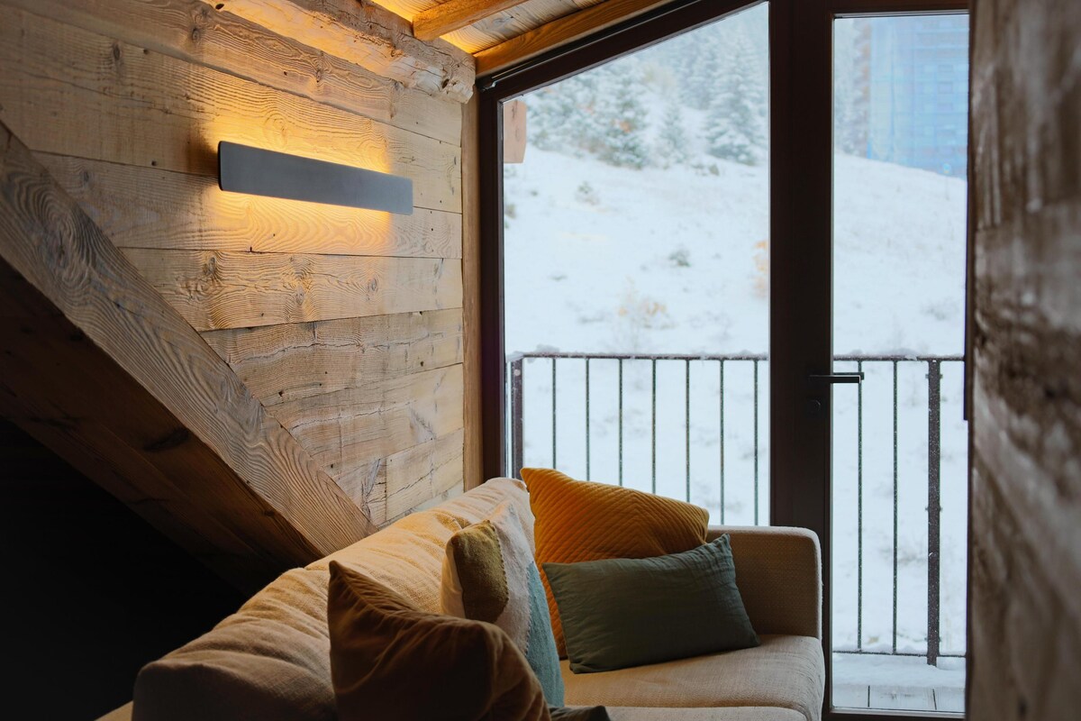 Charming attic apartment in Courchevel Moriond