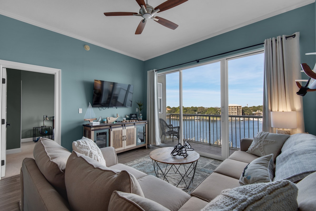 Waterfront w/2 Kings & 4 Minute Walk to Beach!