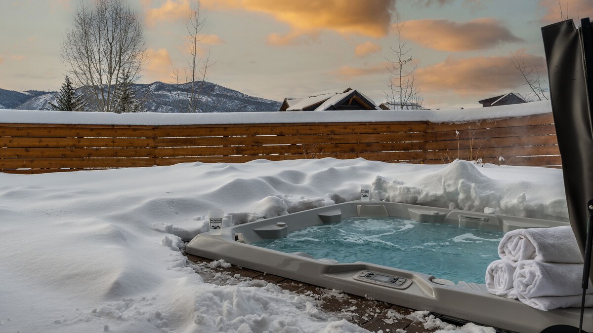 热水浴缸+靠近滑雪场– Cazador Lodge