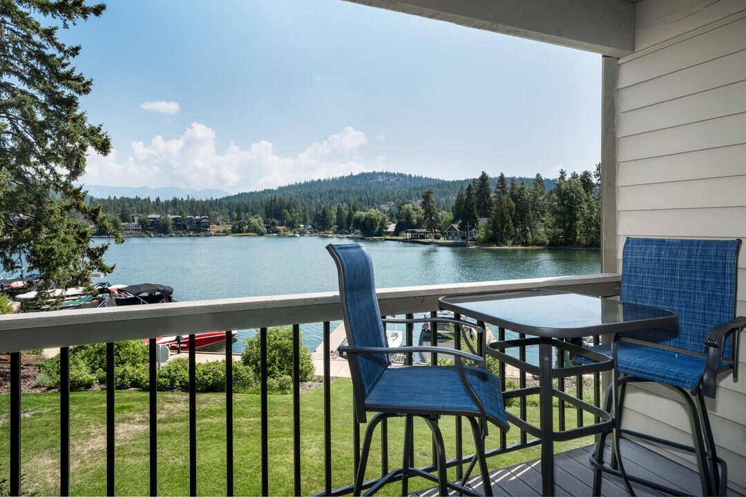 Condo w/balcony, waterfront views of Flathead Lake