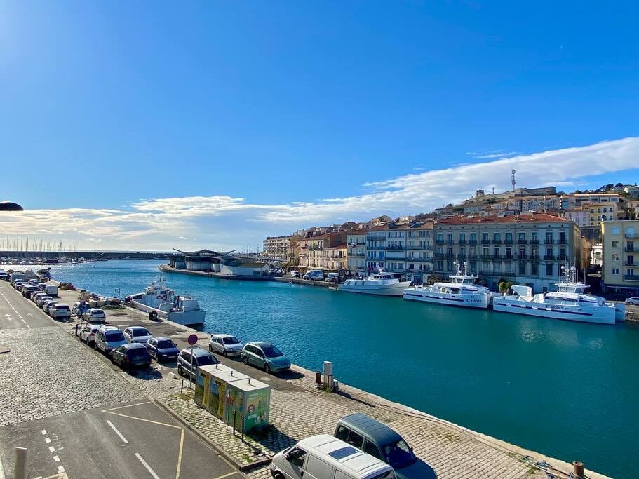 "Georgio" Grand T3 avec vue canal et parking