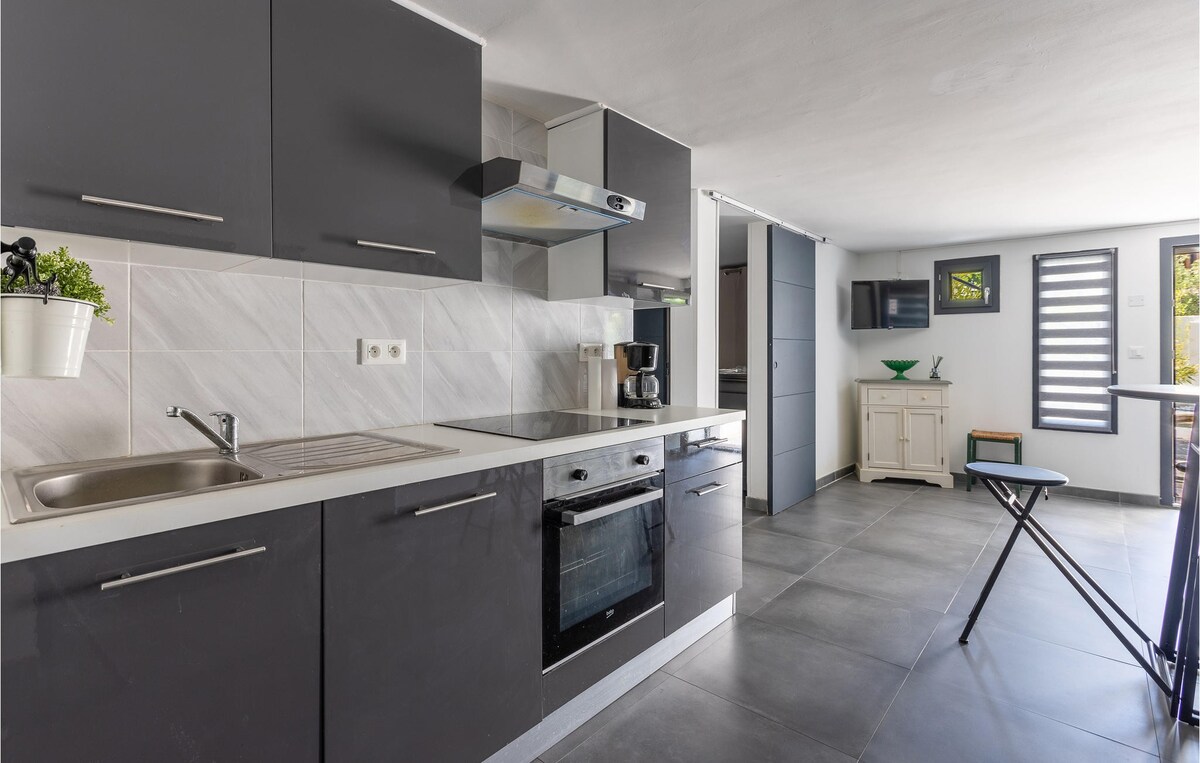 Nice home in Les Angles with kitchenette