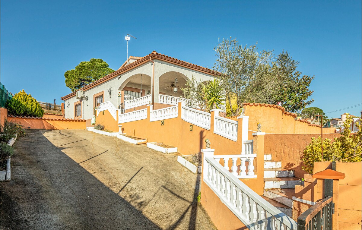 Amazing home with s, Outdoor swimming pool