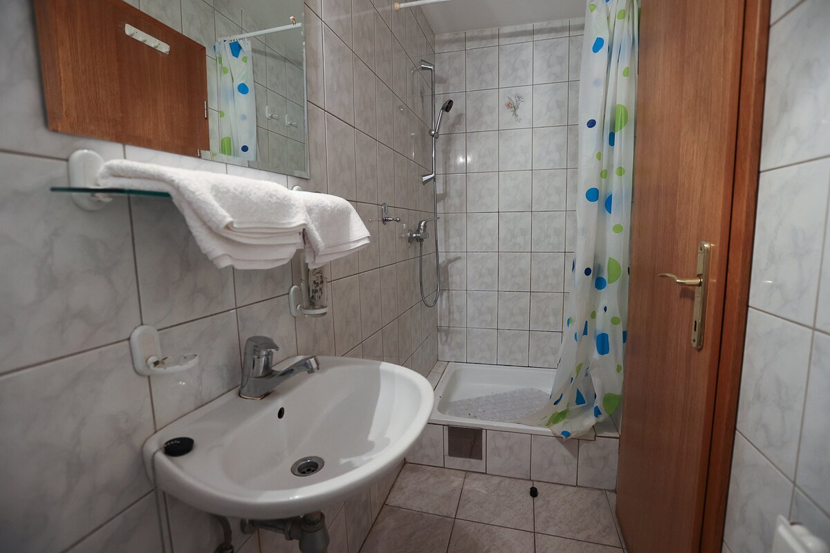 Maribor附近带独立浴室的Kaj&Kaja双人房