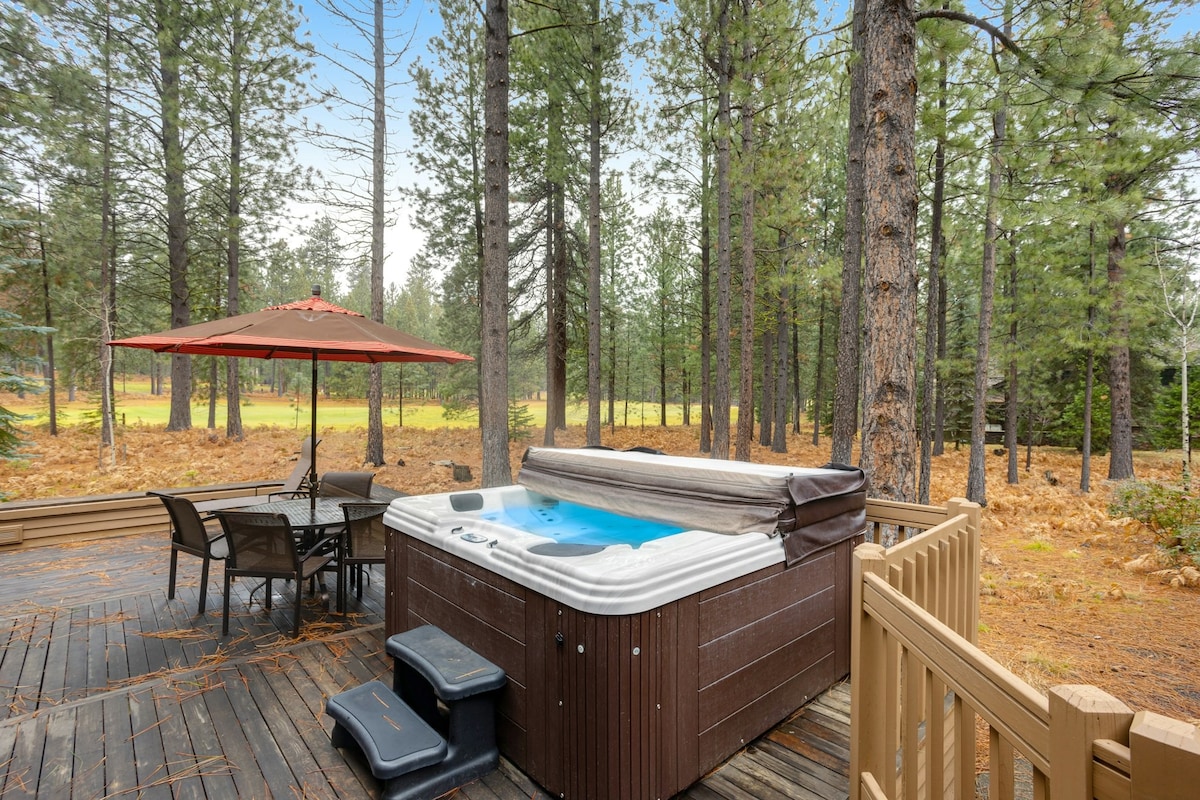 Forested 5BR with private hot tub, pool access