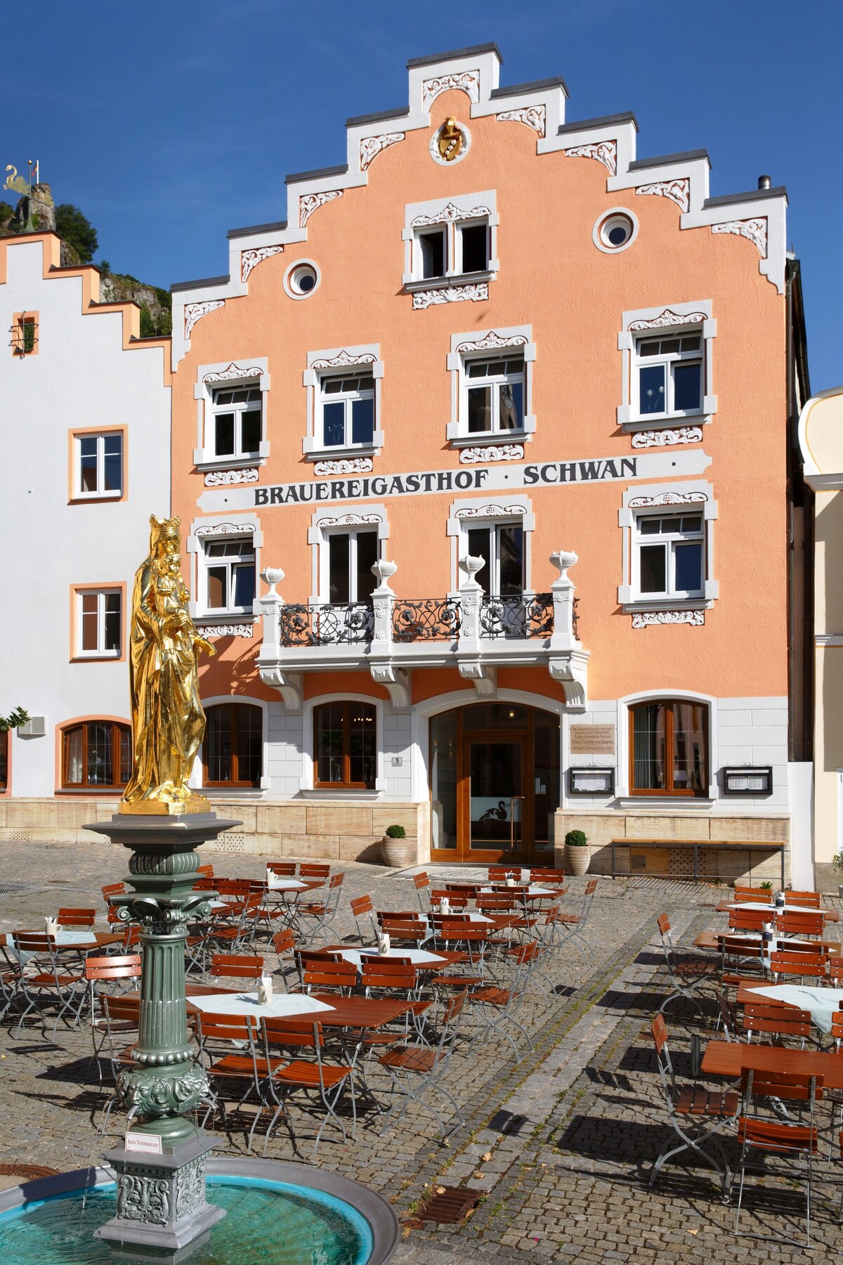 老城区Ludwig王子和阳台，提供免费无线网络（ Gasthaus & Hotel Schwan ）