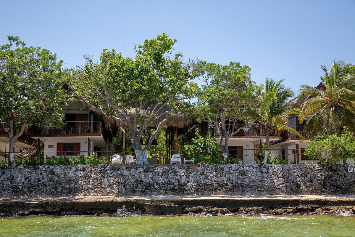Car107 - Amazing waterfront villa in Rosary Island