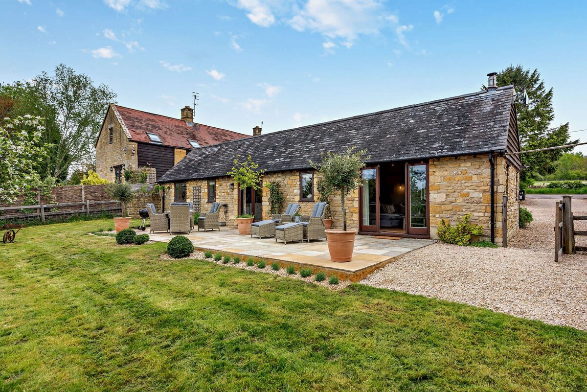 Traditional Cotswold Barn Conversion by the river