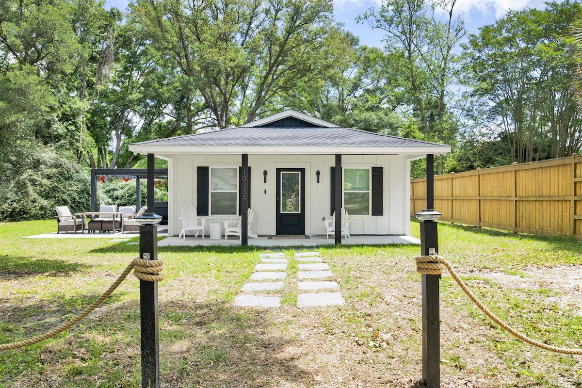 Love Shack in Foley/ Hot Tub / Modern Cozy