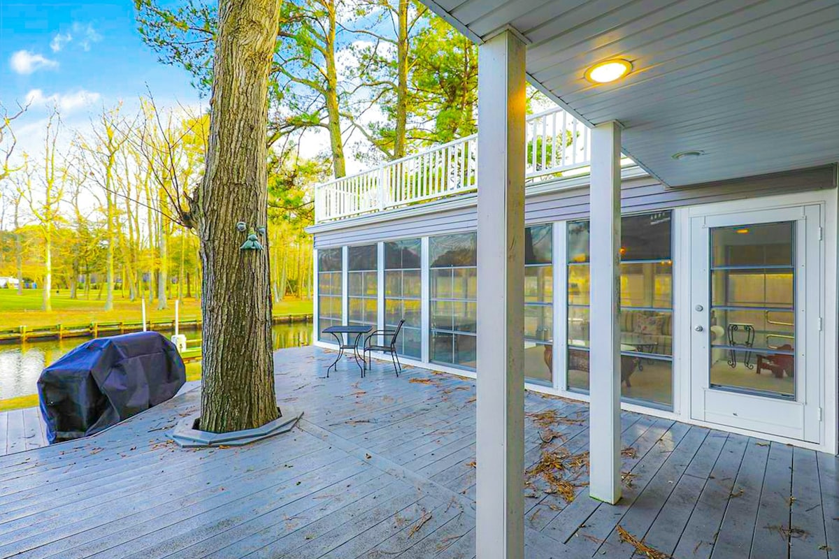 Light-filled 6BR Waterview | Hot Tub | Dock