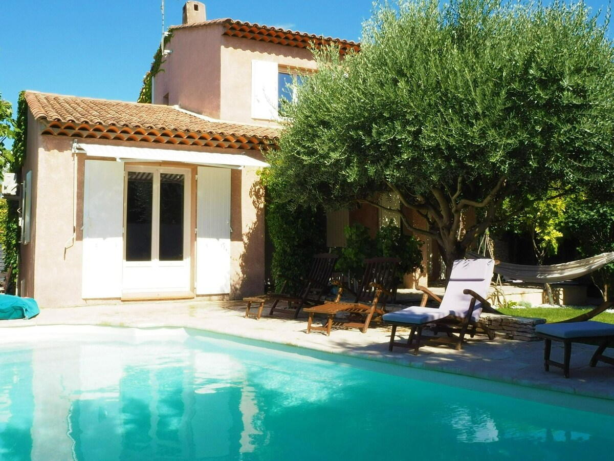 Lovely holiday home with private pool at the Luberon Regional Natural Park