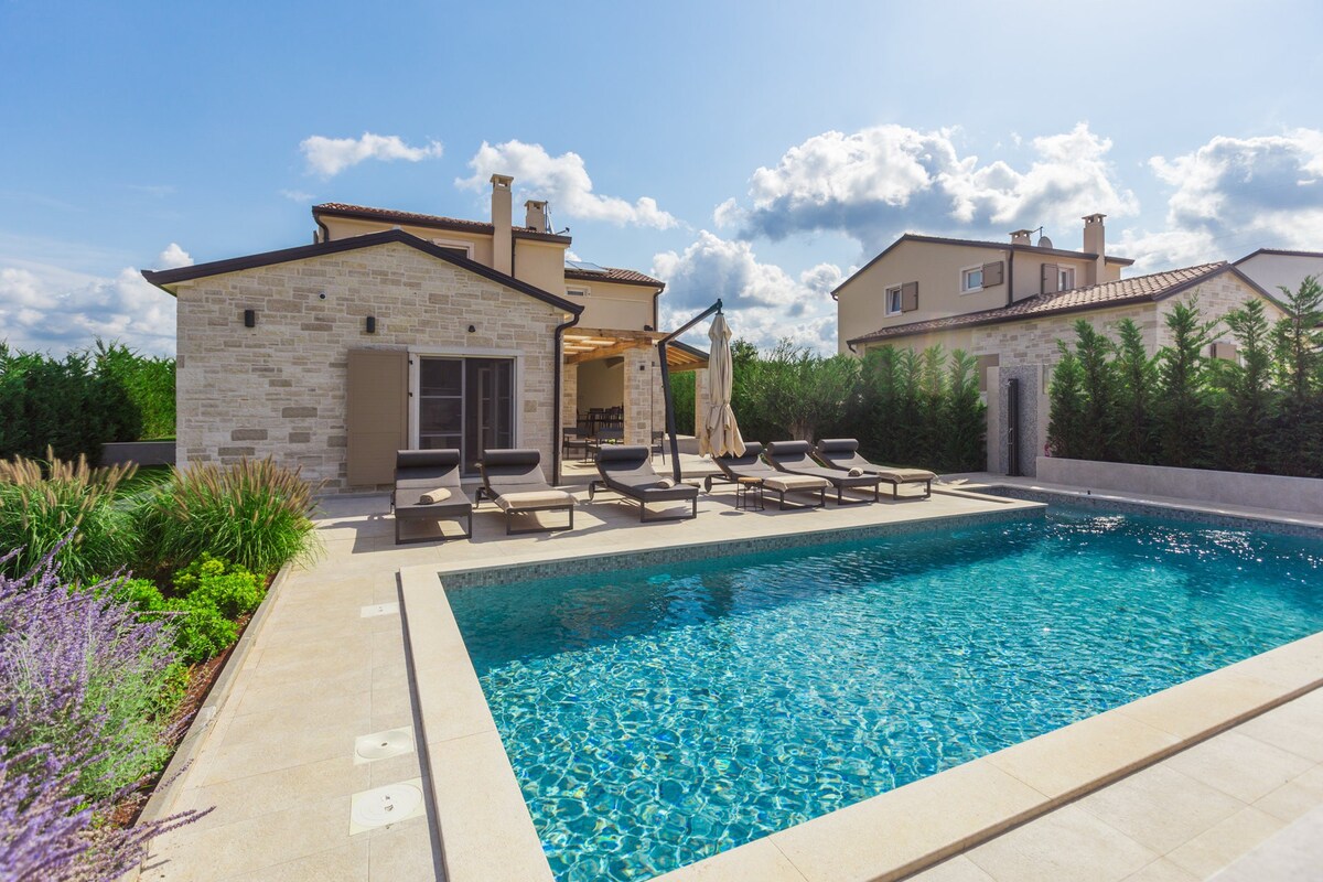 Villa Ocelli with Pool
