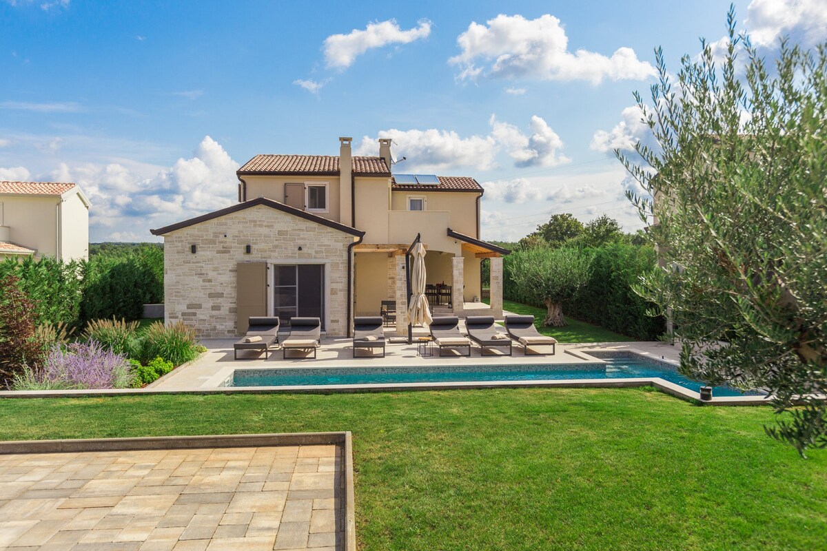 Villa Ocelli with Pool