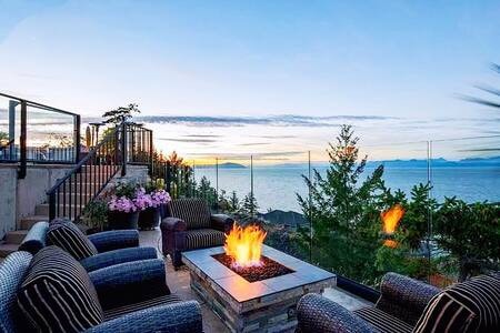 Stunning Oceanfront Gated Property in Nanaimo