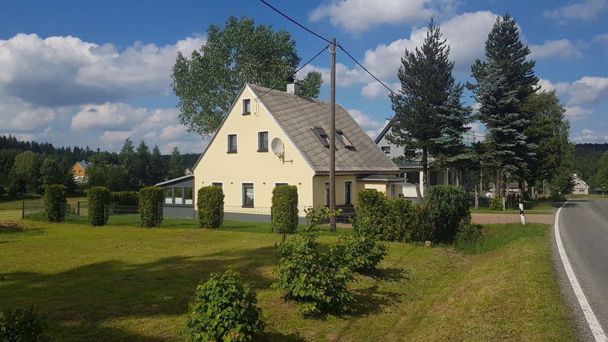 带淋浴、厕所、2间卧室的小屋（ Ferienhaus Kühnhaide ）