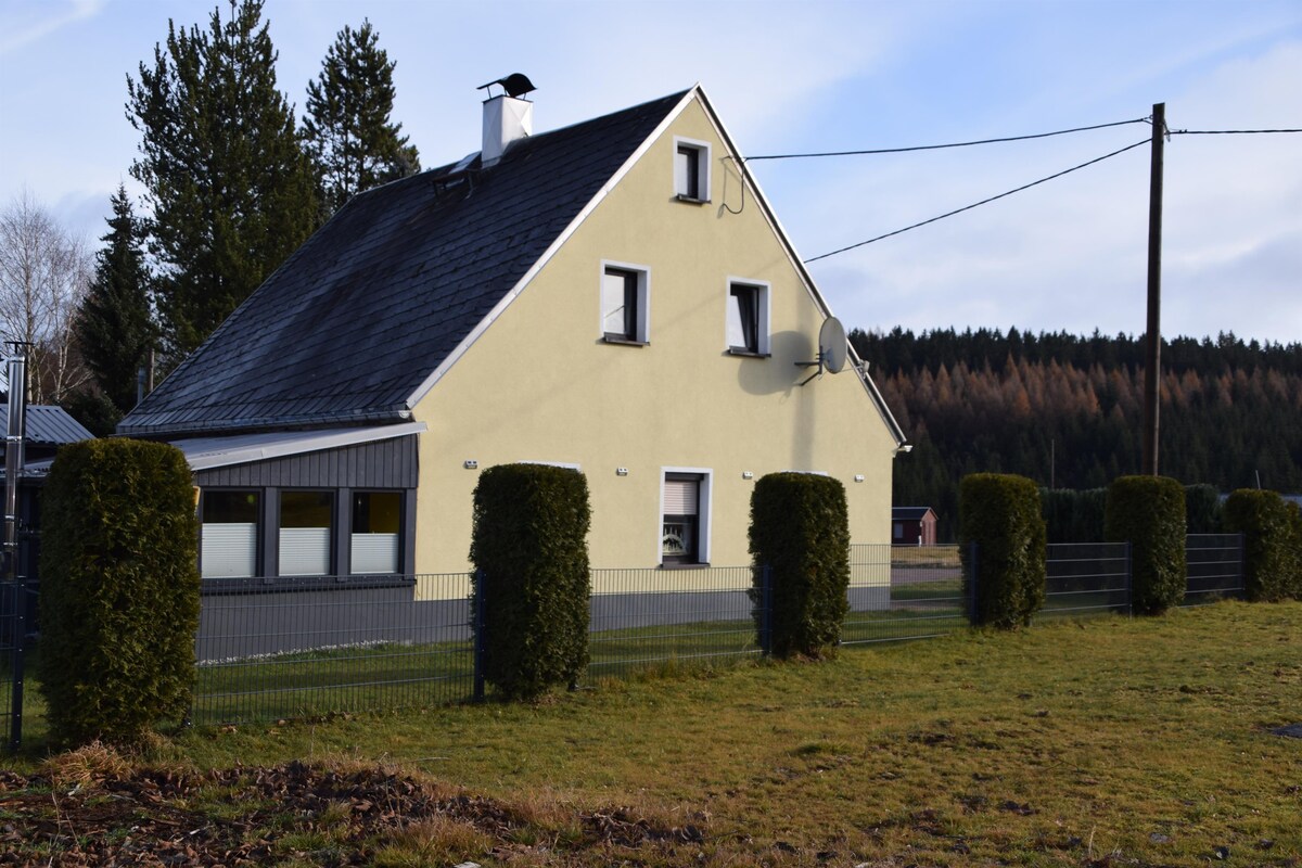 带淋浴、厕所、2间卧室的小屋（ Ferienhaus Kühnhaide ）