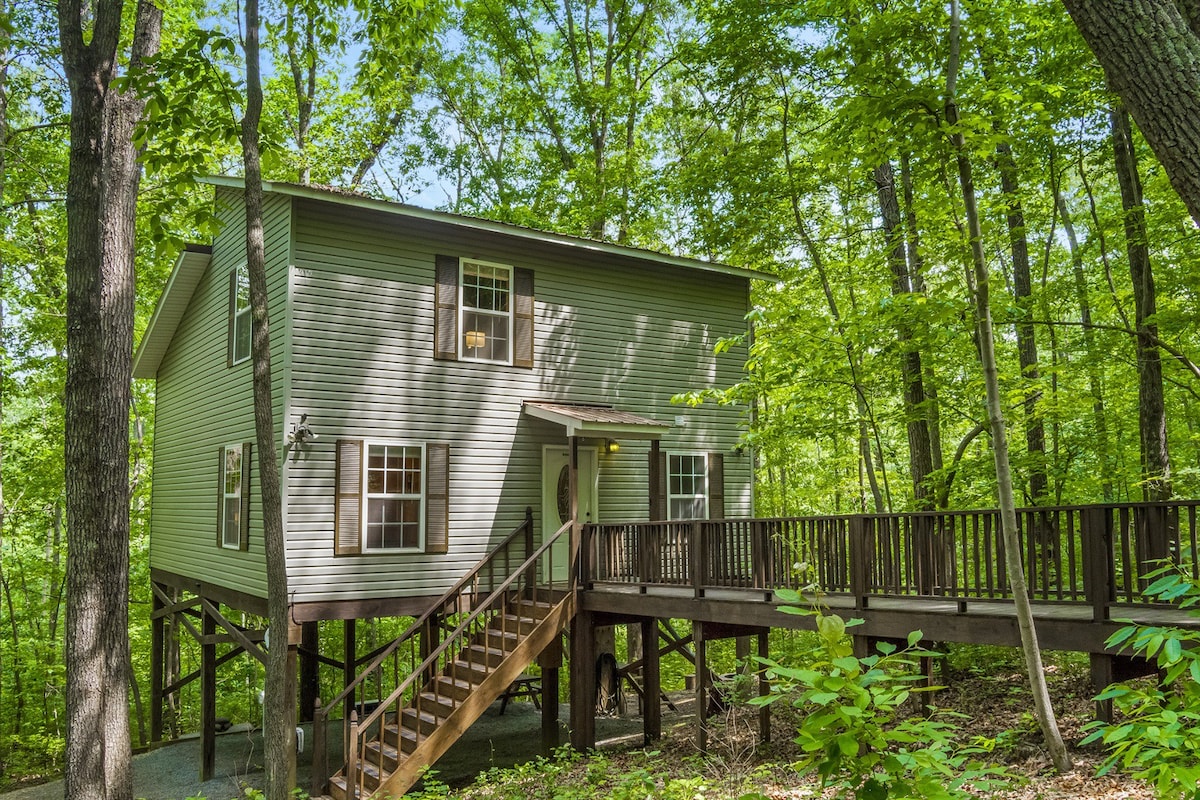 Peaceful Hideaway Treehouse on 14 Acres | Wi-Fi