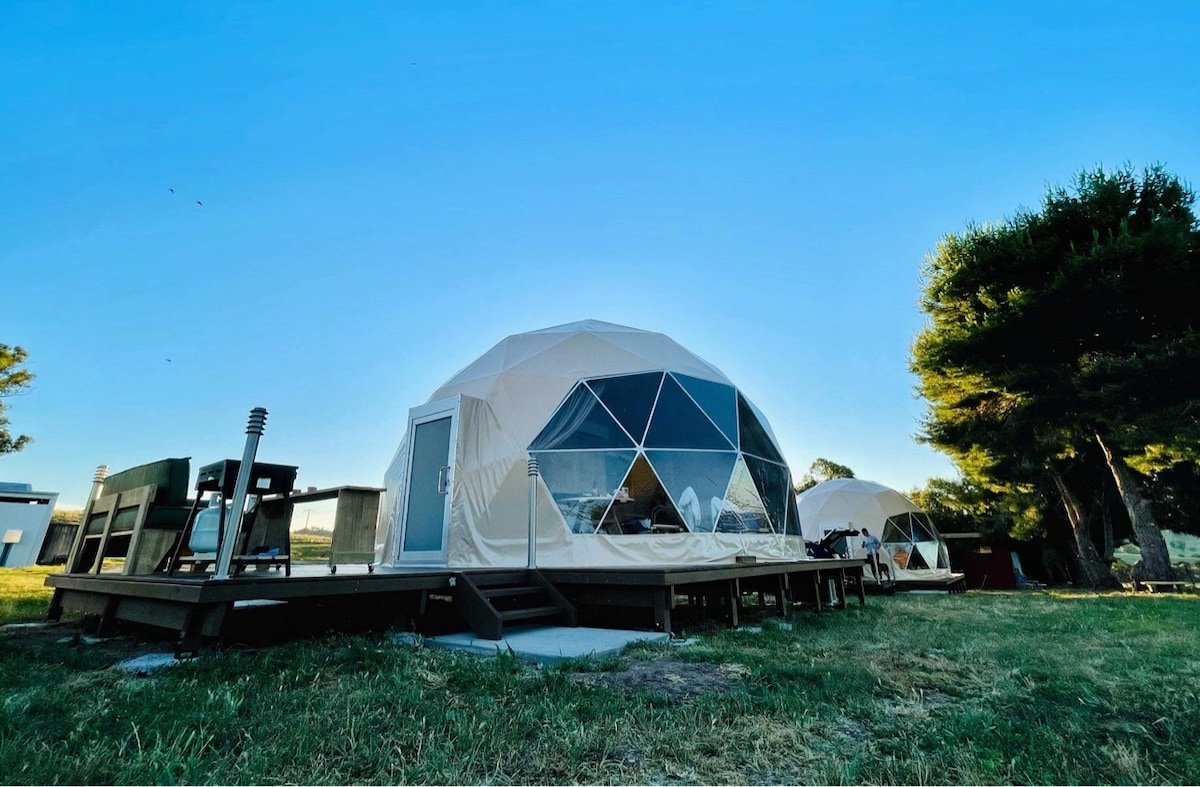 Hillview Farmstay - Glamping Dome Tent