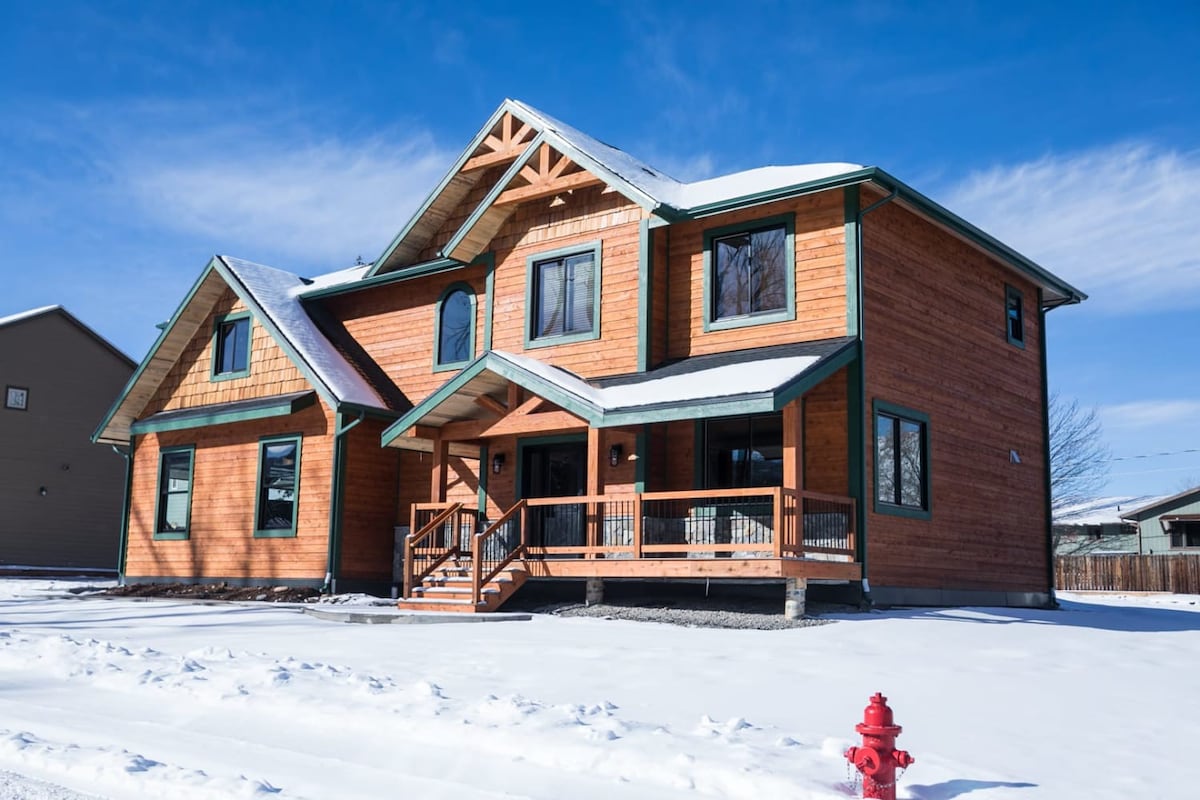 Mountain Lodge Oasis with Hot Tub-Rio Grande Trail