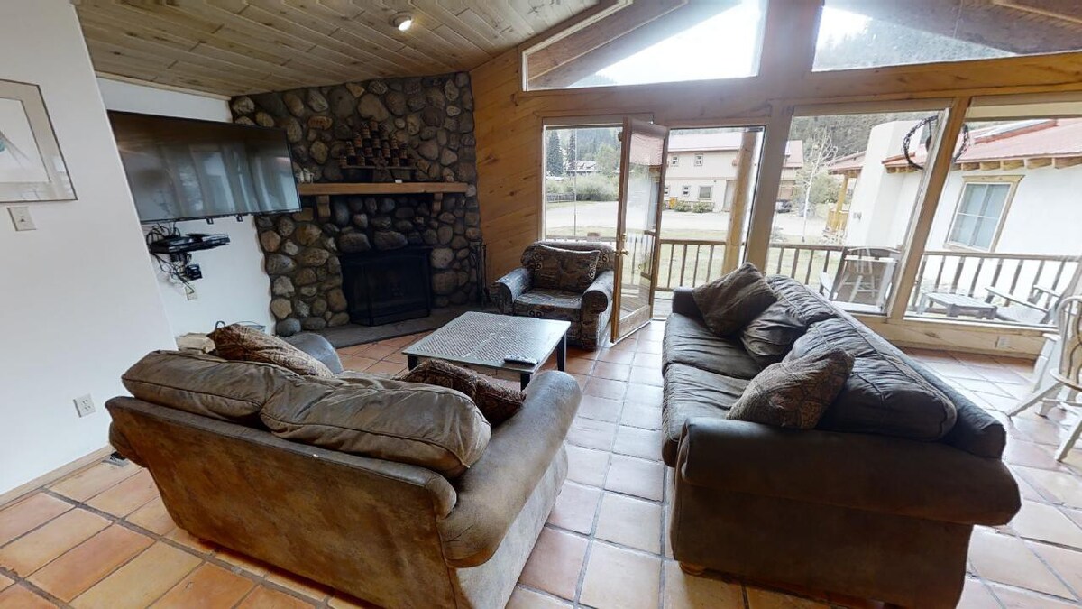 Ski View Chalet - In Town - New Property - Pet