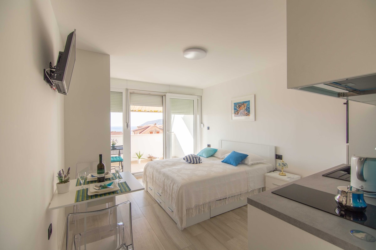 Nona Draga - Studio Apartment with Sea View