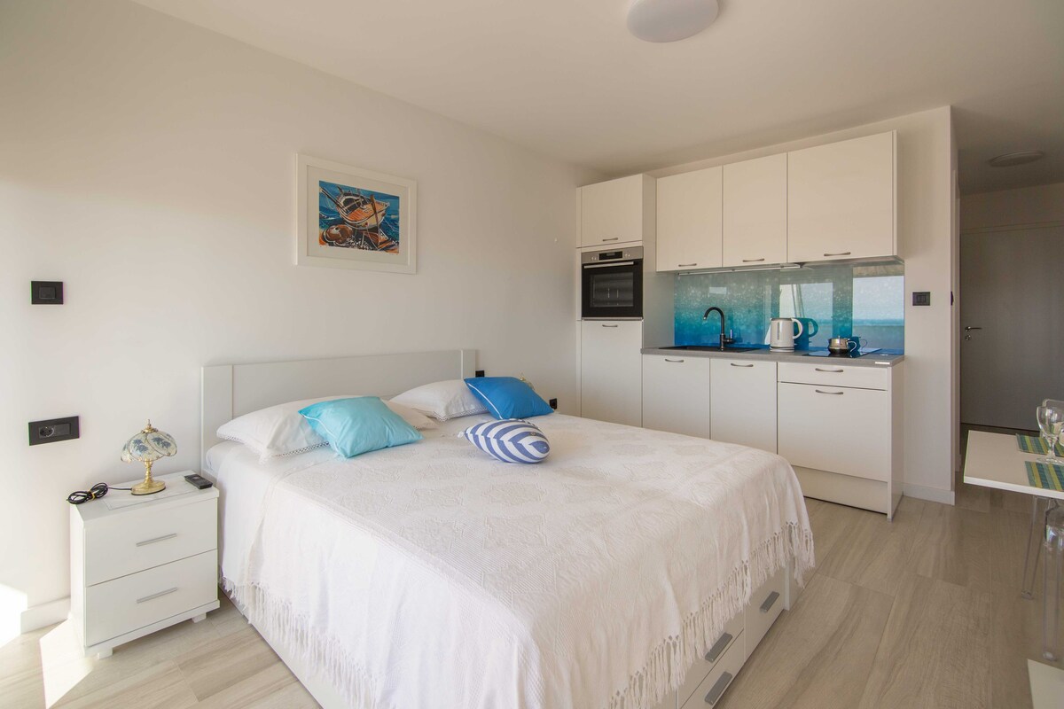 Nona Draga - Studio Apartment with Sea View