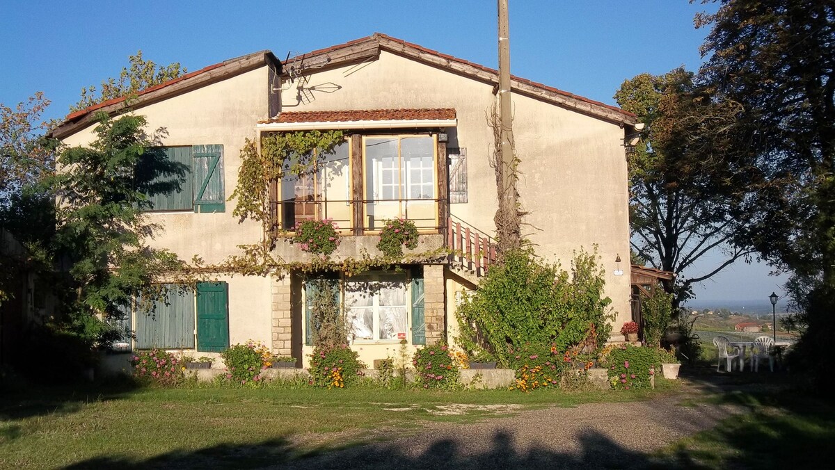 House for 8 ppl. with shared pool at Moissac