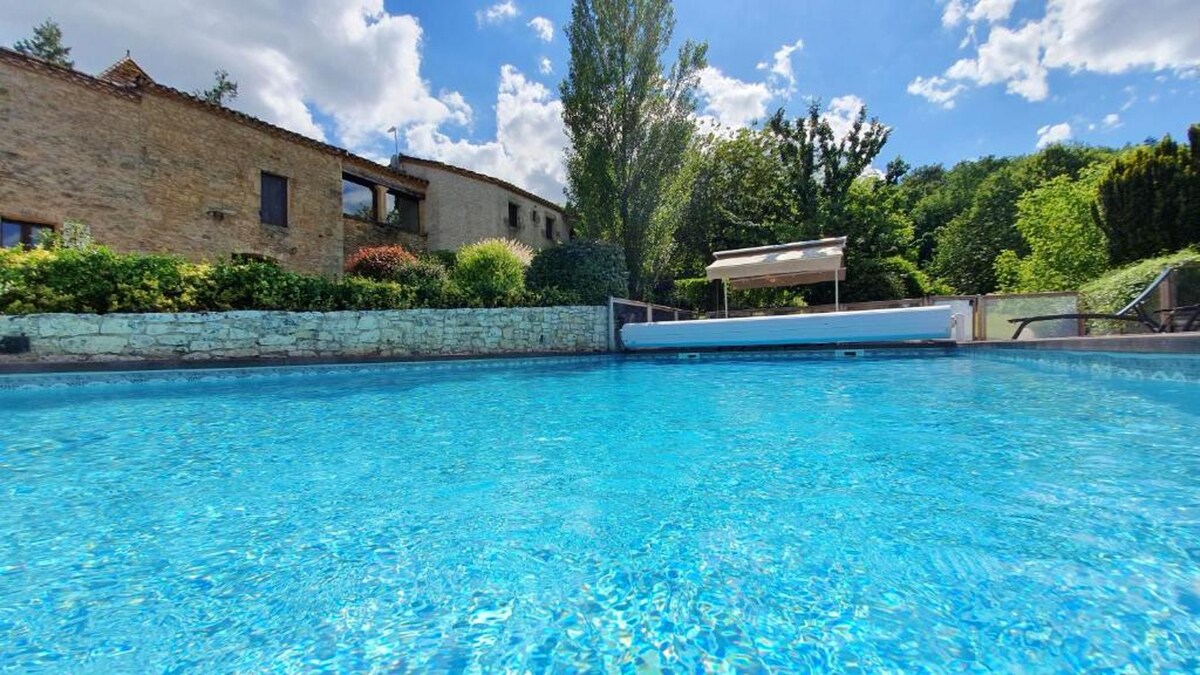 House for 4 ppl. with shared pool at Puy-l'Évêque