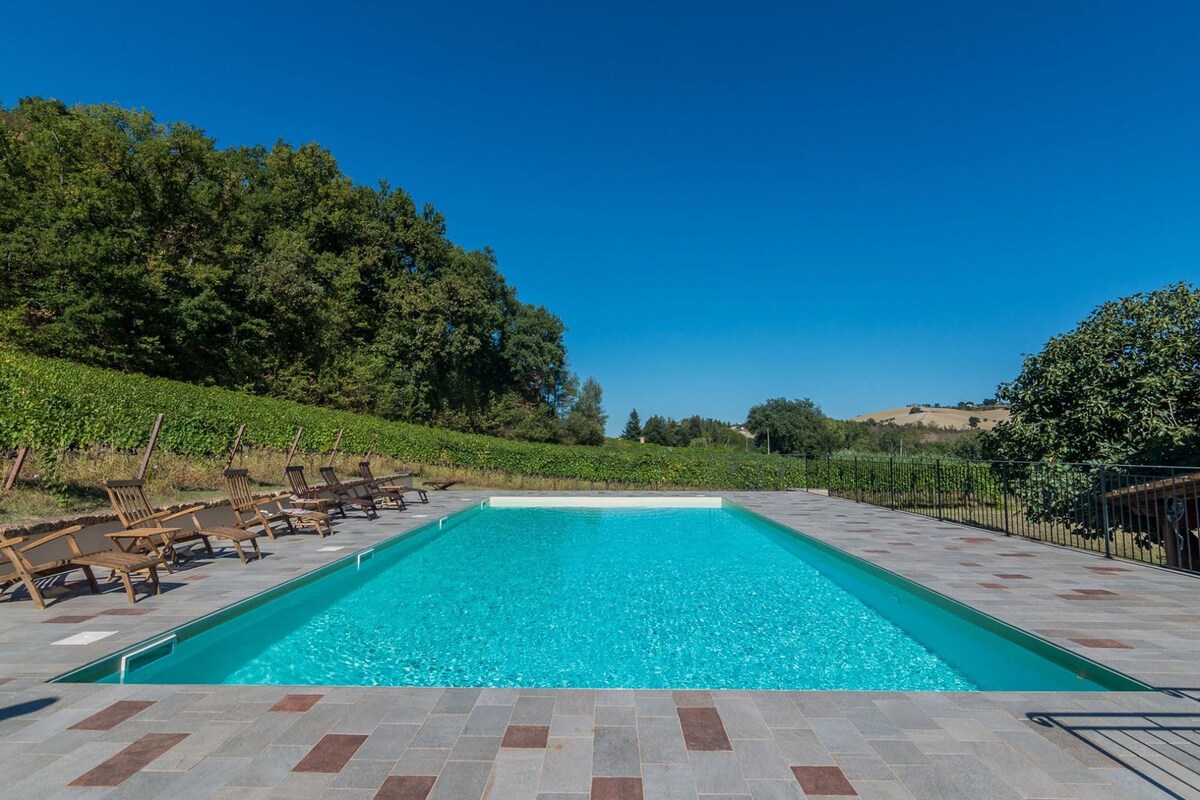 Casale Vigneto -私人泳池、葡萄园、Marche