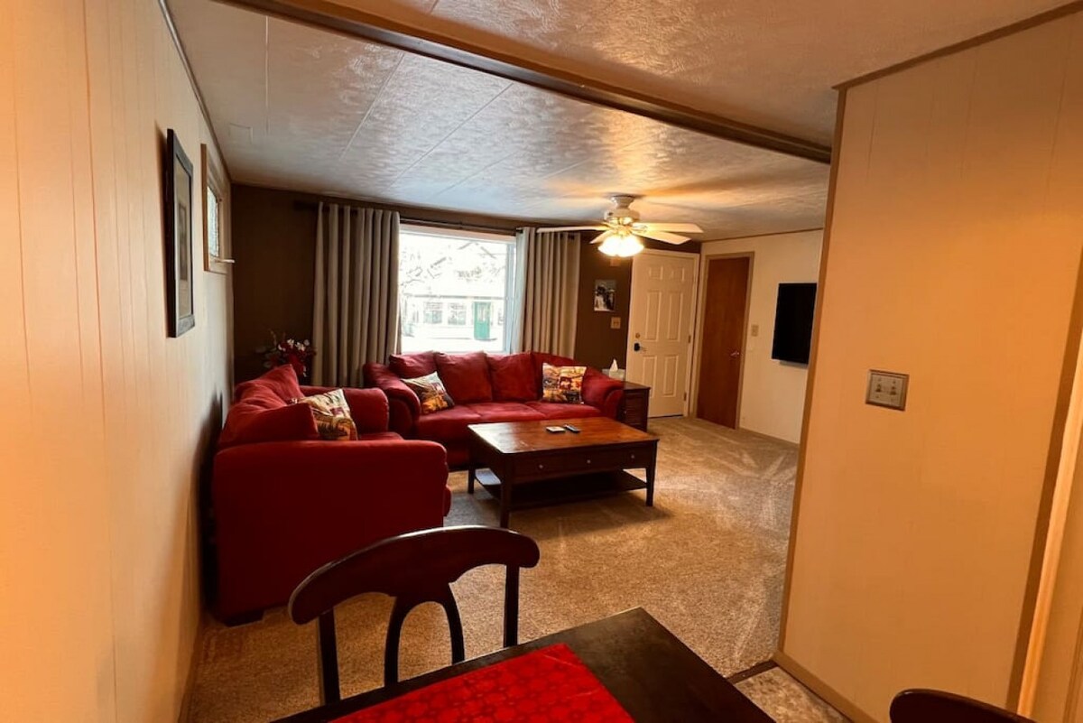 Wild Alaskan 3 Bd Upper公寓，靠近市中心