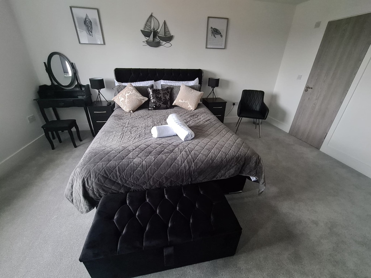 Sav 5 Bed Luxury House Leicestershire