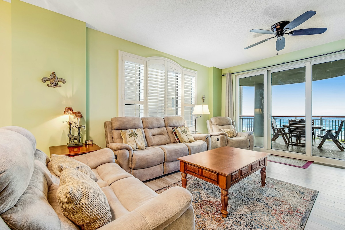 Tropical 3BR Oceanfront 3rd-Floor | Balcony