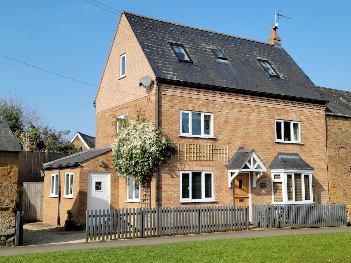 Honeysuckle Cottage (Middle Tysoe)