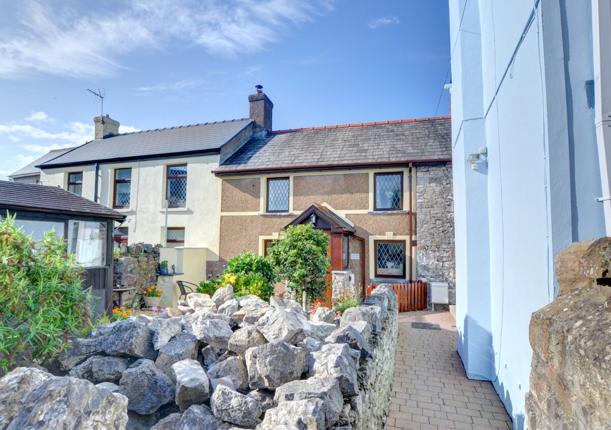 Old Newton Cottage