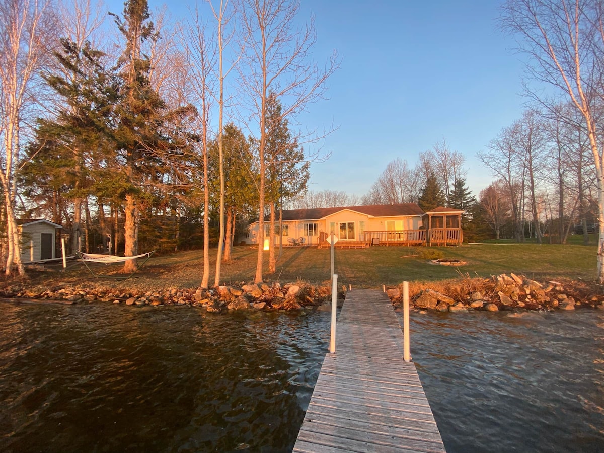 泰勒小屋（ Taylor Cottage ） ：湖上最热闹的景观