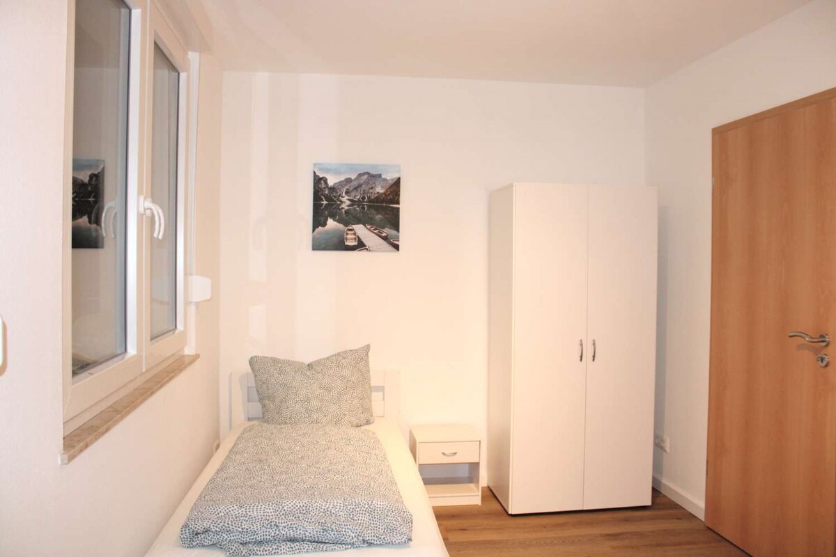 JE02舒适的3间客房公寓，靠近Jena ，提供无线网络