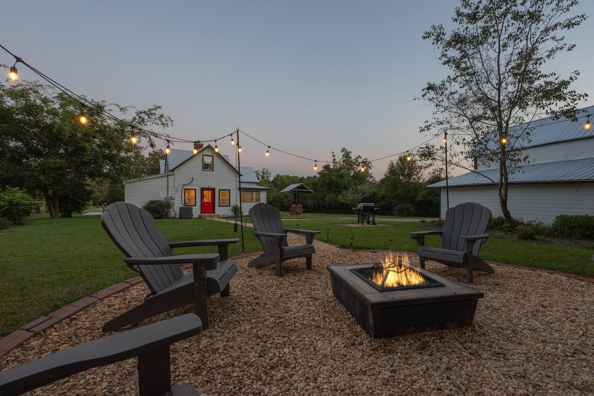 The Bulldog Farmhouse - 100+ year old home