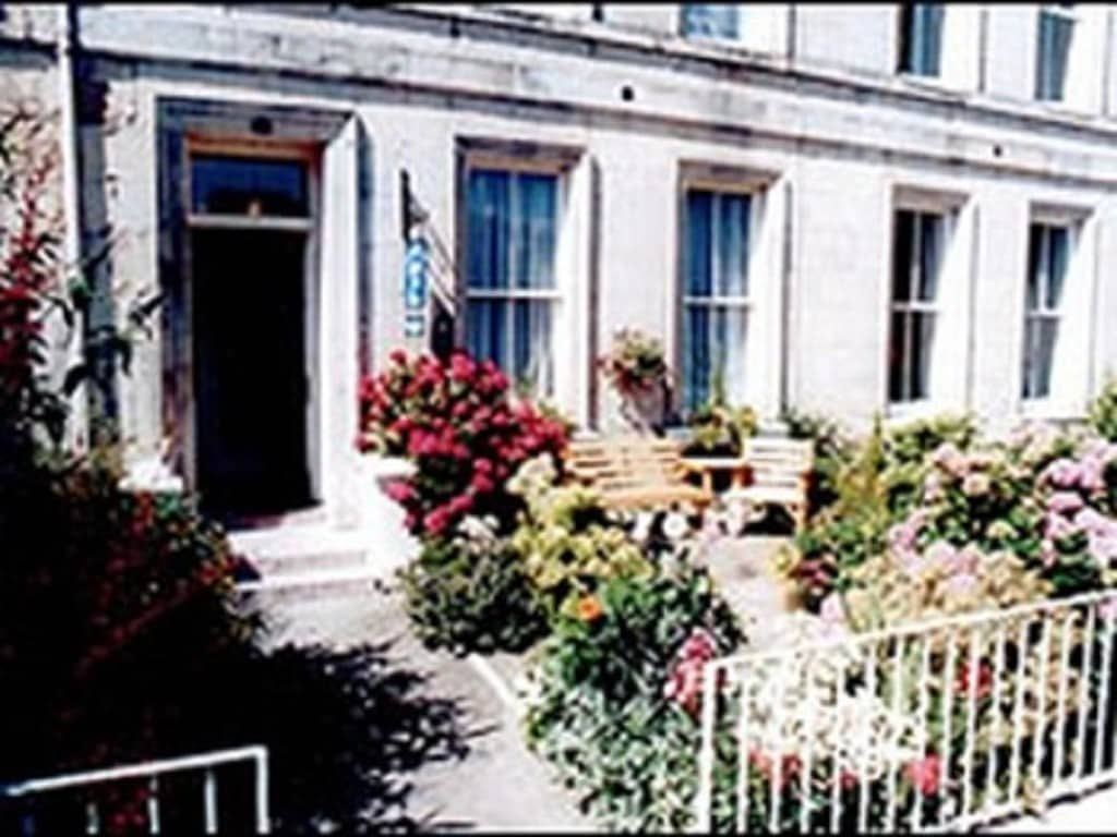 Family Ensuite at Eglinton Guest House